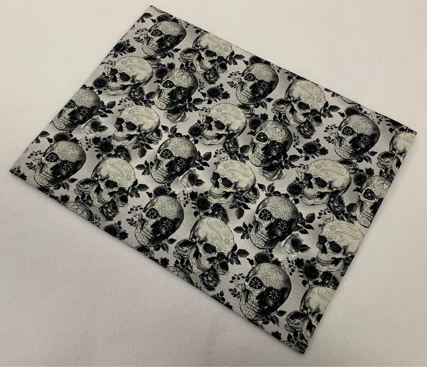 13x10 Vinyl Fronted Project Bag - Greyscale Skulls with Lace Trim